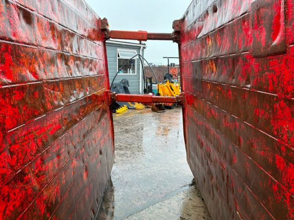 3.5mt x 2.5mt  shoring support / trench box....978 390580590