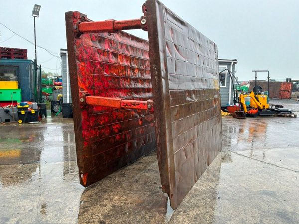 3.5mt x 2.5mt  shoring support / trench box....978 390580591