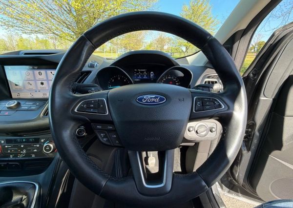 Ford Kuga 2019 commercial 2 seats 390580760