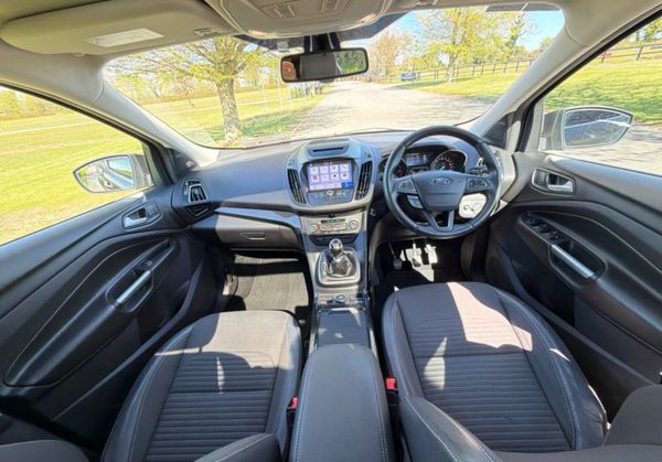 Ford Kuga 2019 commercial 2 seats 390580765