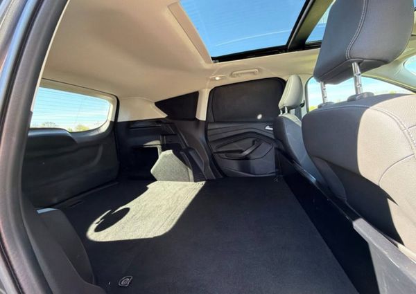 Ford Kuga 2019 commercial 2 seats 390580766