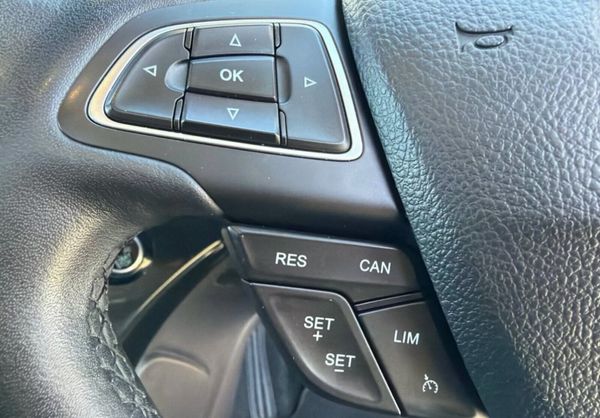 Ford Kuga 2019 commercial 2 seats 390580773