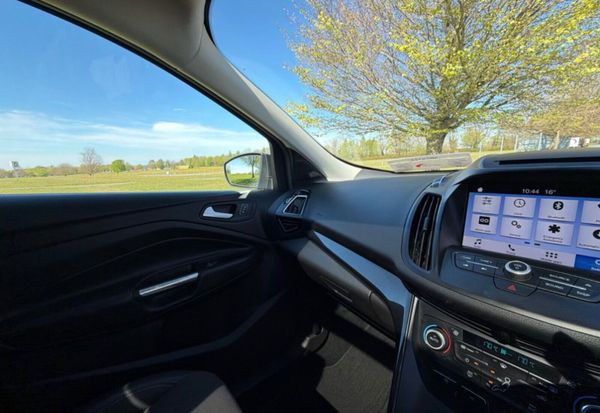 Ford Kuga 2019 commercial 2 seats 390580774