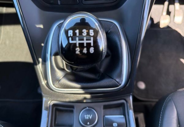 Ford Kuga 2019 commercial 2 seats 390580775