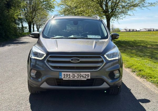 Ford Kuga 2019 commercial 2 seats 390580709