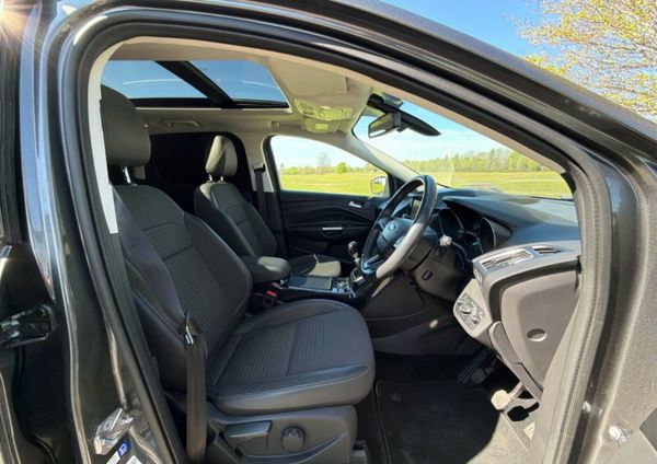 Ford Kuga 2019 commercial 2 seats 390580726