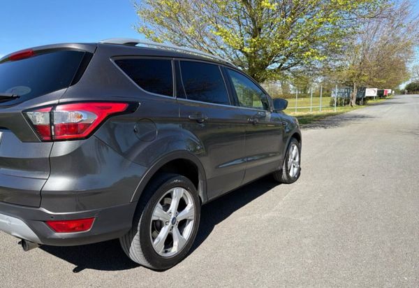 Ford Kuga 2019 commercial 2 seats 390580732