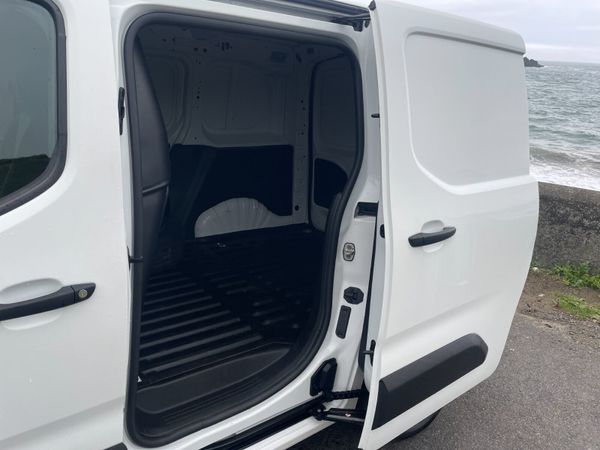 211 Peugeot Partner.. Immaculate.. No VAT 390534618
