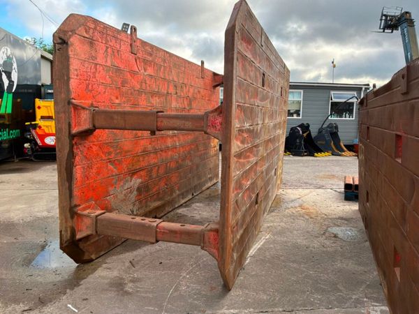 5.1mts x 4.3mts Trench box & riser.........9753. 390642281