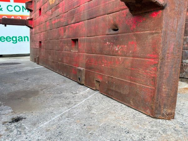 5.1mts x 4.3mts Trench box & riser.........9753. 390642282