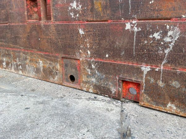 5.1mts x 4.3mts Trench box & riser.........9753. 390642286