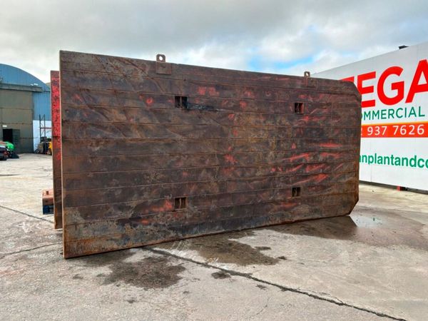 5.1mts x 4.3mts Trench box & riser.........9753. 390642290