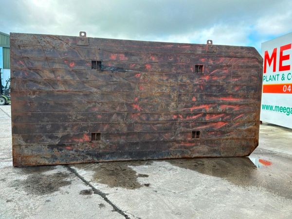 5.1mts x 4.3mts Trench box & riser.........9753. 390642298