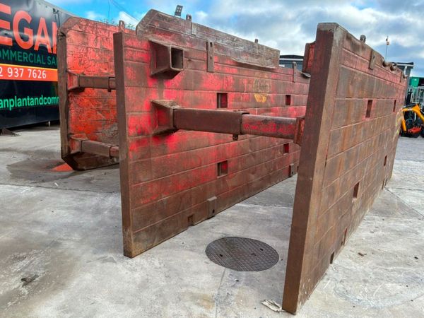 5.1mts x 4.3mts Trench box & riser.........9753. 390642305