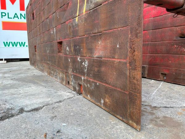 5.1mts x 4.3mts Trench box & riser.........9753. 390642307
