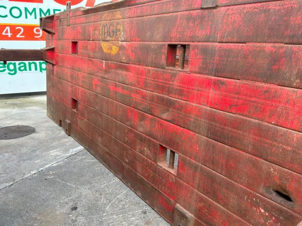 5.1mts x 4.3mts Trench box & riser.........9753. 390642315