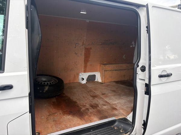 Volkswagen Transporter 390649221