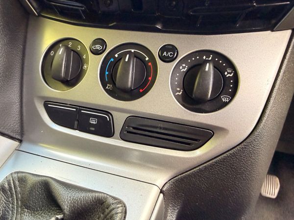 Ford Focus  Diesel 2 Seat Commercial DOE 01/27 390632459