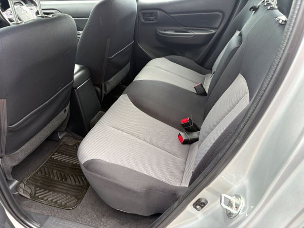 Mitsubishi L200 390772624