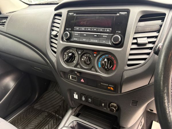 Mitsubishi L200 390772625