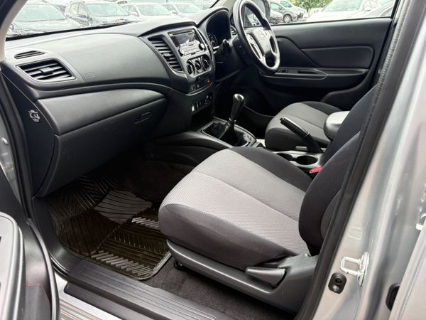 Mitsubishi L200 390772636