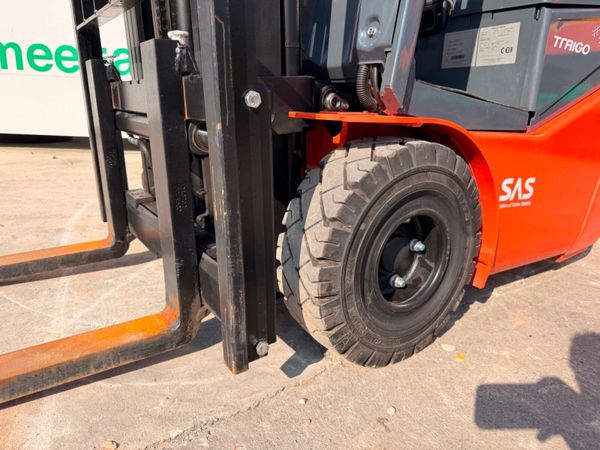 2023...TOYOTA ... 1 TON...electric forklift ....71 390852723