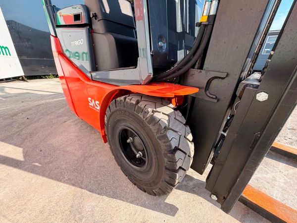 2023...TOYOTA ... 1 TON...electric forklift ....71 390852726