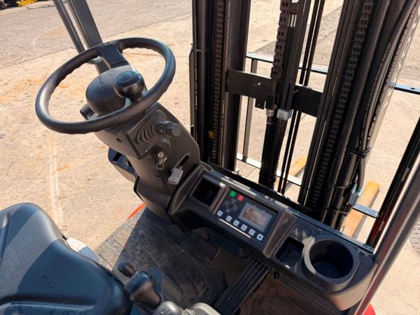2023...TOYOTA ... 1 TON...electric forklift ....71 390852733