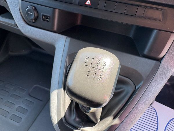 Vauxhall Vivaro 390860966