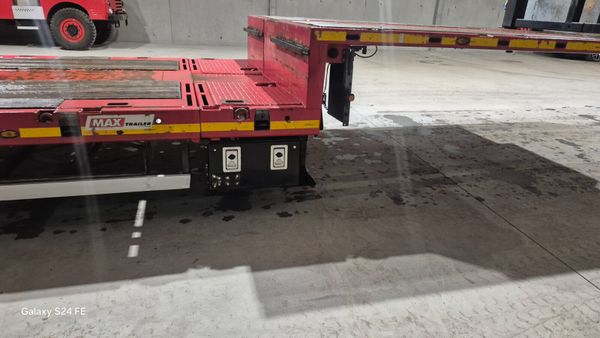 Max low ride trailer 391046114