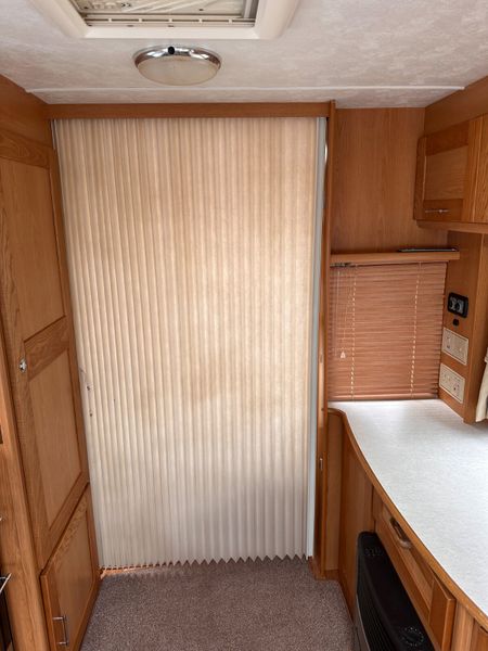 ✨COMPASS MAGNUM 4 BERTH FIXED BED✨ 391242112