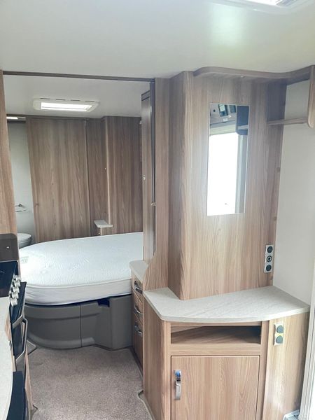 ✨2017 SWIFT ASTBURY 4 BERTH FIXED BED✨ 391243648
