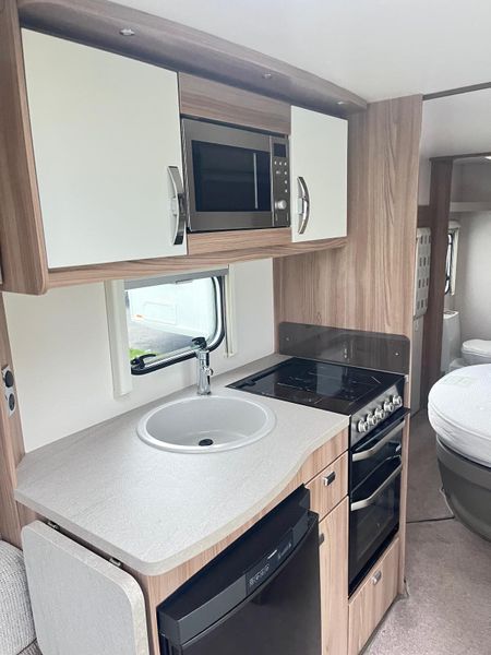 ✨2017 SWIFT ASTBURY 4 BERTH FIXED BED✨ 391243653