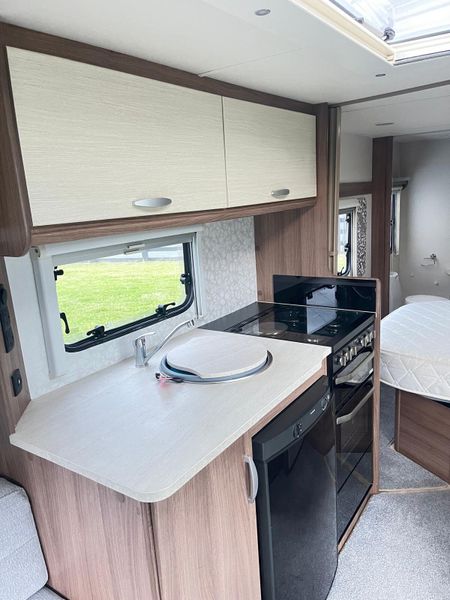 ✨2019 LUNAR VENUS DELUXE 4 BERTH ISLAND BED✨ 391243800