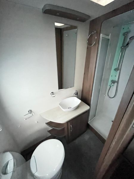 ✨2019 LUNAR VENUS DELUXE 4 BERTH ISLAND BED✨ 391243803