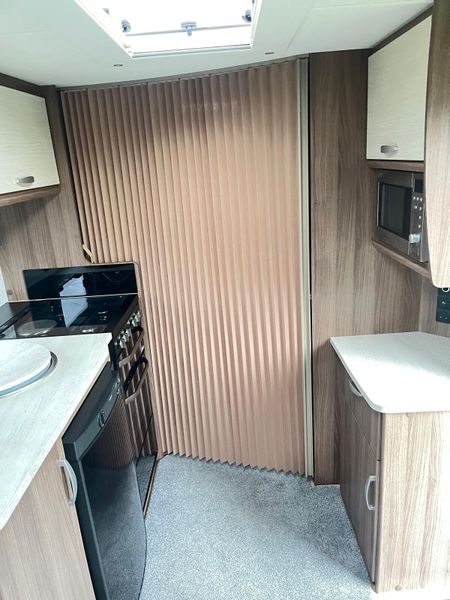 ✨2019 LUNAR VENUS DELUXE 4 BERTH ISLAND BED✨ 391243804
