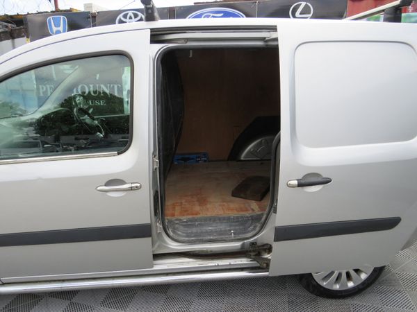 Mercedes-Benz  CITAN VAN IN SILVER MET 2017 391211804