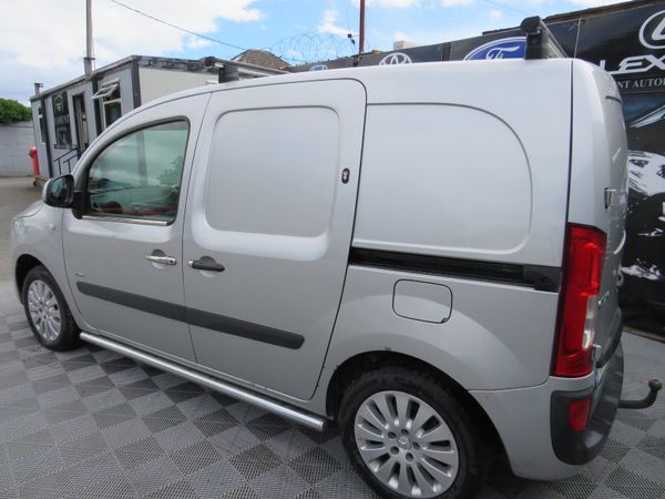 Mercedes-Benz  CITAN VAN IN SILVER MET 2017 391211805