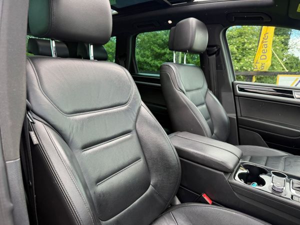 Deposit taken*****2018 Volkswagen Touareg R-Line 391393547