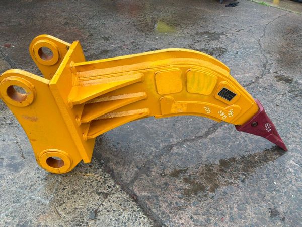 New / unused Ripper tooth.....100 / 90mm pins..... 391409597