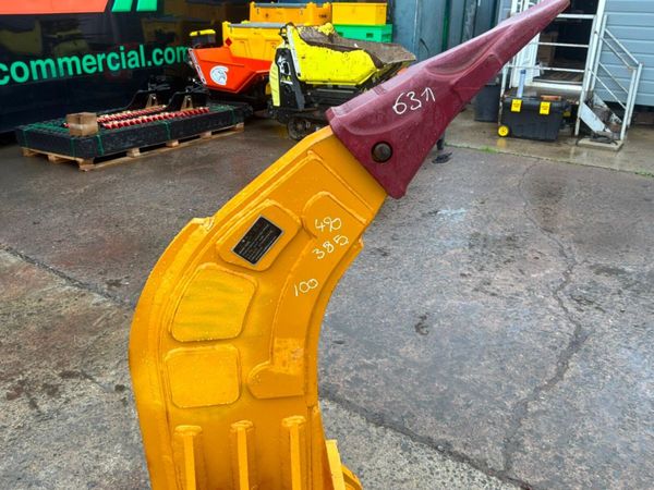 New / unused Ripper tooth.....100 / 90mm pins..... 391409605