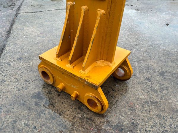 New / unused Ripper tooth.....100 / 90mm pins..... 391409609