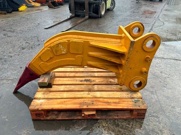 New / unused Ripper tooth.....100 / 90mm pins..... 391409614