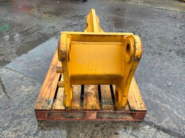 New / unused Ripper tooth.....100 / 90mm pins..... 391409615