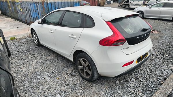 2017, Volvo V40  2.0  DIESEL FOR BREAKING! 391410832
