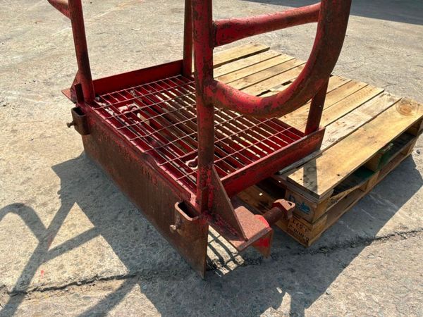 Trench box ladder safe platform / access gantry fr 391417773