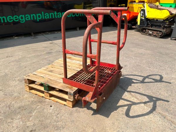 Trench box ladder safe platform / access gantry fr 391417774