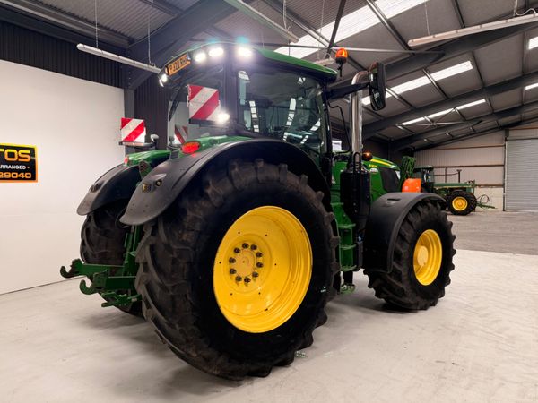 2022 John Deere 6215R Ultimate 391674142