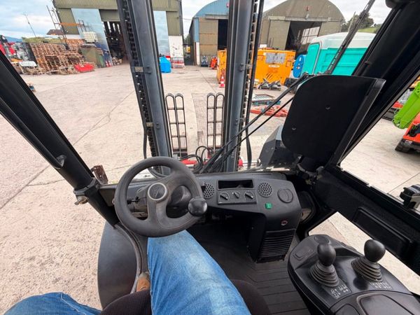 2015 LINDE 5 TON forklift .....full cab , fork pos 391688443