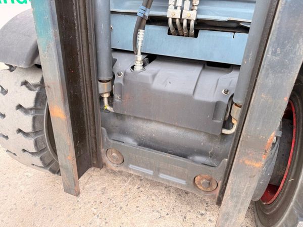 2015 LINDE 5 TON forklift .....full cab , fork pos 391688420